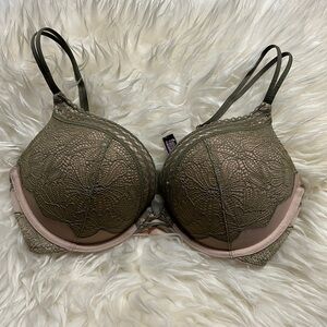 Bombshell Victoria’s Secret Lace Bra